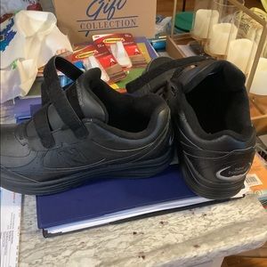 Men’s Size 8 new New Balance shoes